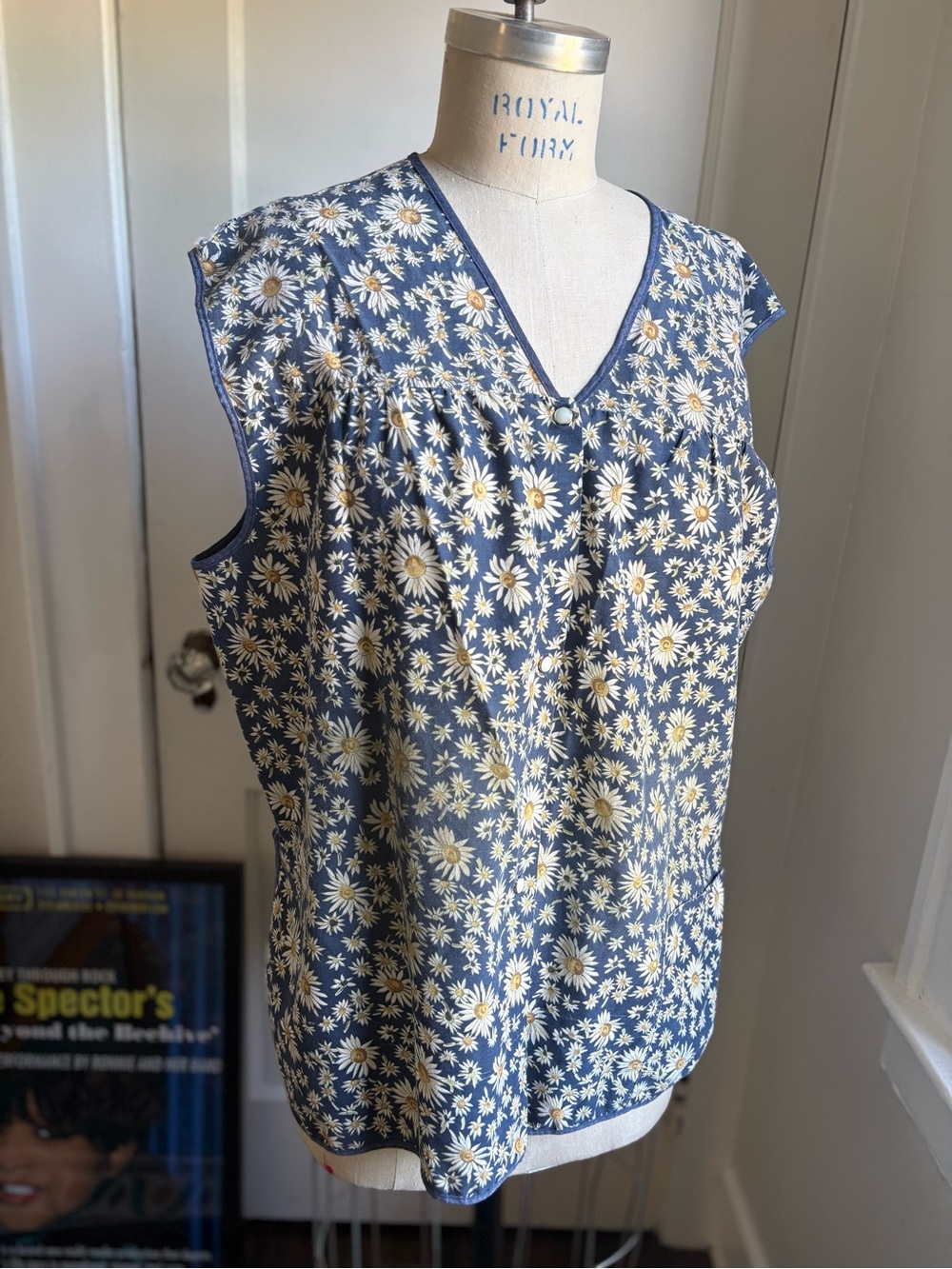 Vintage “Artistic Creation” Floral Snap Front Artist Smock